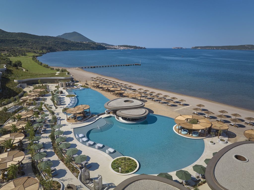 Mandarin Oriental - Indoor pool, 2 outdoor pools, pool cabanas surcharge, pool umbrellas