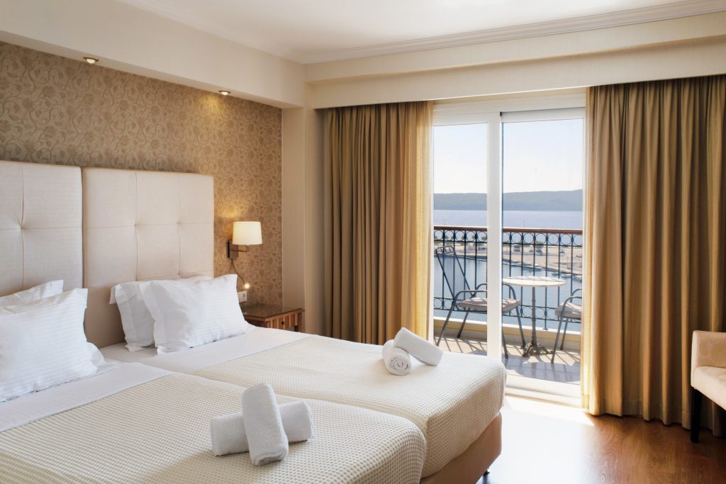 Soundproofing, free WiFi, bed sheets Karalis City Hotel